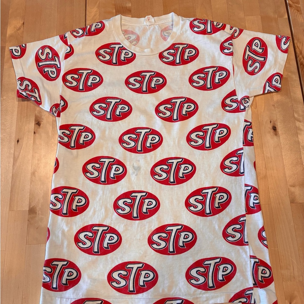 Vintage 60s STP Logos Hot Rod Car Club NHRA Drag Race Oil Pop Art T-Shirt Grunge